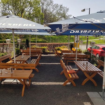 Hotel Restaurant Zur Hexe Überherrn 外观 照片
