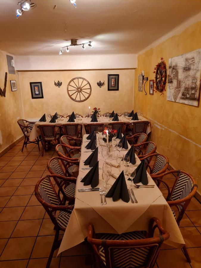 Hotel Restaurant Zur Hexe Überherrn 外观 照片