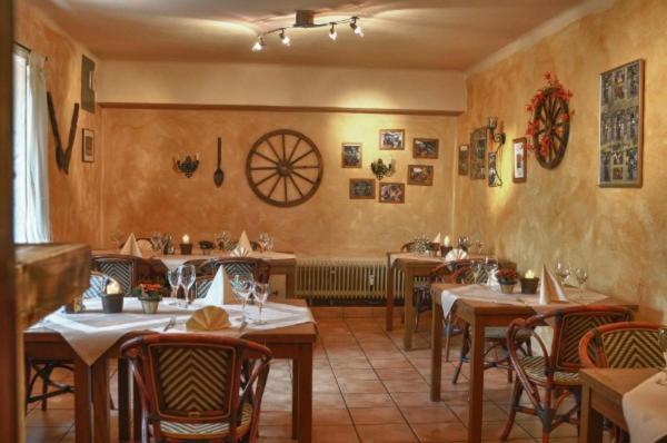 Hotel Restaurant Zur Hexe Überherrn 外观 照片