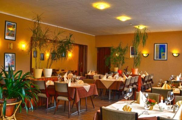 Hotel Restaurant Zur Hexe Überherrn 外观 照片