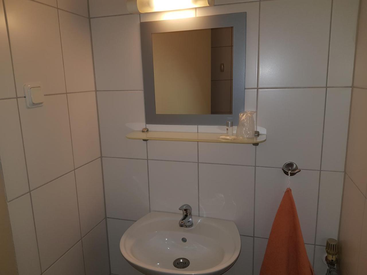 Hotel Restaurant Zur Hexe Überherrn 外观 照片